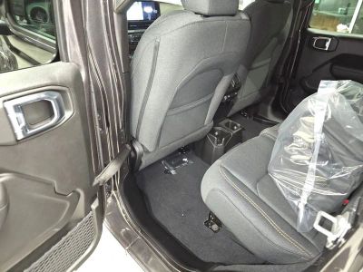 2025 Jeep Wrangler — photo 26 view
