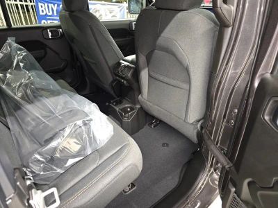 2025 Jeep Wrangler — photo 29 view