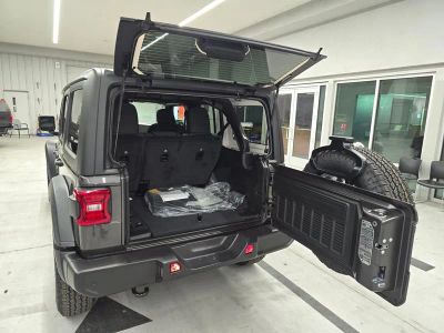 2025 Jeep Wrangler — photo 33 view