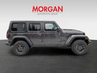 2025 Jeep Wrangler — photo 7 view