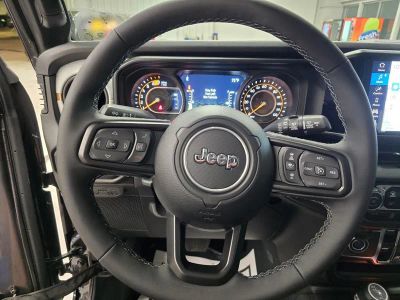 2025 Jeep Wrangler — photo 16 view
