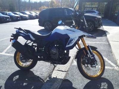 2024 Suzuki V-Strom 800 — front three-quarter view