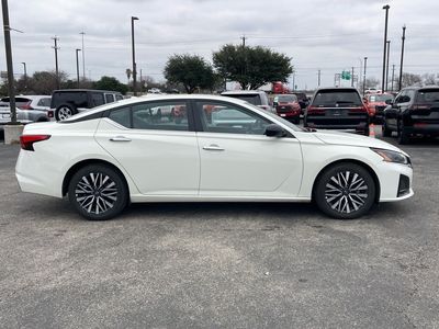 2025 Nissan Altima - Photo 2