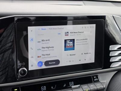 2025 Toyota Camry — photo 16 view
