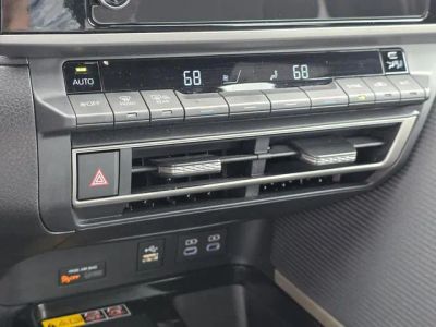 2025 Toyota Camry — photo 18 view