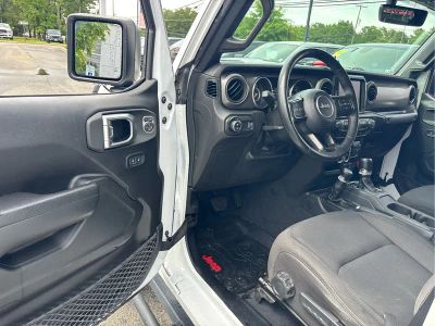 2023 Jeep Gladiator — detail view