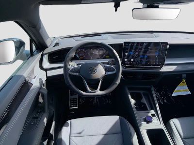 2026 Volkswagen Tiguan — photo 17 view