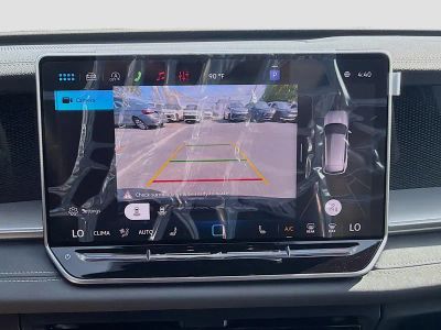 2026 Volkswagen Tiguan — photo 13 view