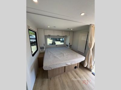 2026 Winnebago Thrive - Photo 8