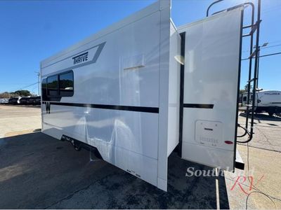 2026 Winnebago Thrive - Photo 6