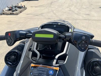 2025 Sea-Doo RXT-X 325 Ice Metal / Manta Green - Photo 10