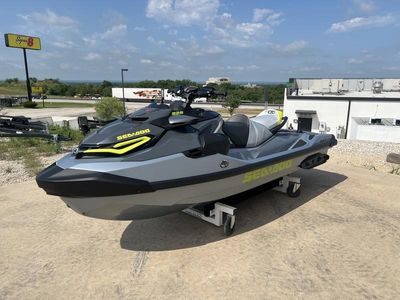 2025 Sea-Doo RXT-X 325 Ice Metal / Manta Green - Photo 2