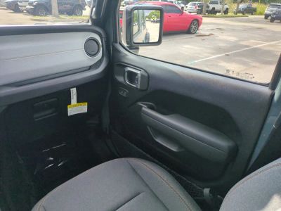 2026 Jeep Wrangler — photo 17 view