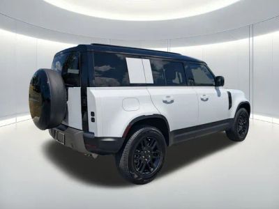 2026 Land Rover Defender 110 — detail view