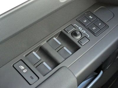 2026 Land Rover Defender 110 — photo 23 view