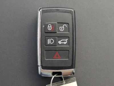 2026 Land Rover Defender 110 — photo 28 view