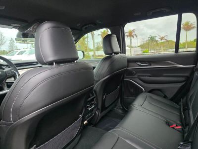2026 Jeep Grand Cherokee — photo 9 view