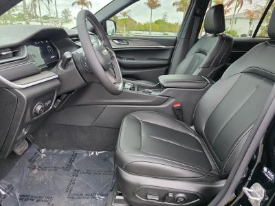 2026 Jeep Grand Cherokee — photo 12 view
