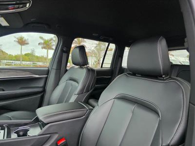 2026 Jeep Grand Cherokee — photo 11 view