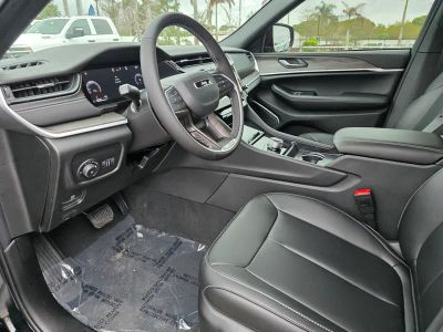 2026 Jeep Grand Cherokee — photo 13 view