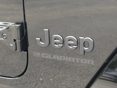 2026 Jeep Gladiator — photo 13 view