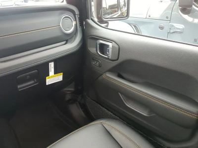 2026 Jeep Gladiator — photo 18 view