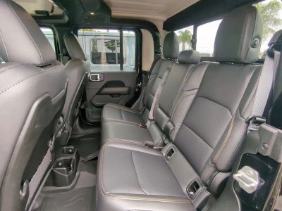 2026 Jeep Gladiator — photo 15 view