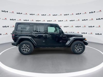 2025 Jeep Wrangler — photo 9 view
