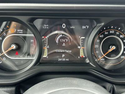 2025 Jeep Wrangler — photo 10 view