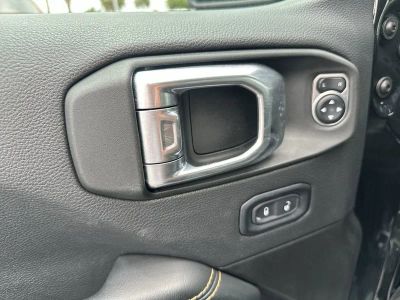 2025 Jeep Wrangler — photo 15 view