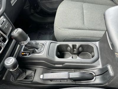2025 Jeep Wrangler — photo 21 view