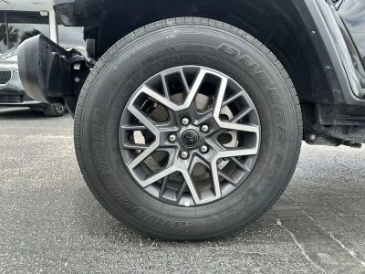2025 Jeep Wrangler — photo 18 view