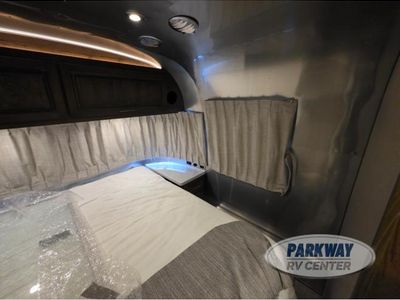 2024 Airstream Classic - Photo 31
