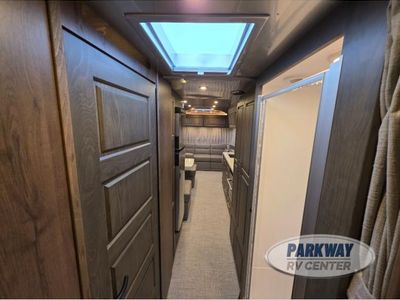 2024 Airstream Classic - Photo 34