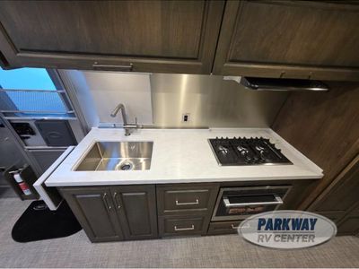 2024 Airstream Classic - Photo 18