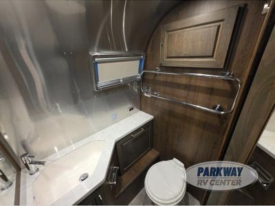 2024 Airstream Classic - Photo 27