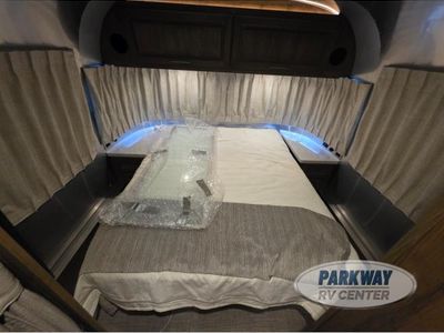 2024 Airstream Classic - Photo 30