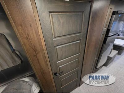 2024 Airstream Classic - Photo 25