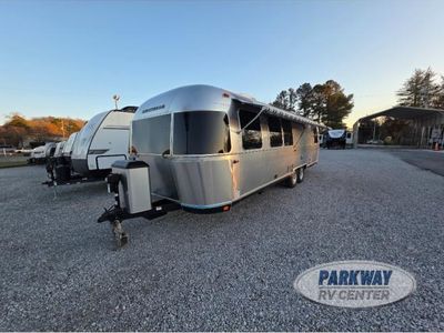 2024 Airstream Classic - Photo 9