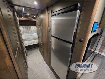 2024 Airstream Classic - Photo 20