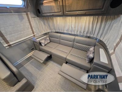 2024 Airstream Classic - Photo 14