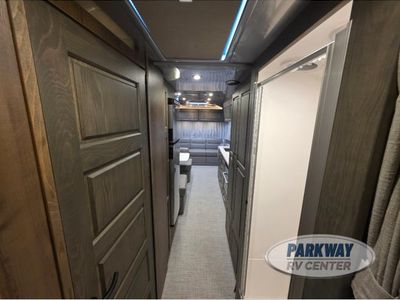 2024 Airstream Classic - Photo 33