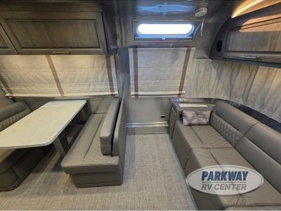 2024 Airstream Classic - Photo 11
