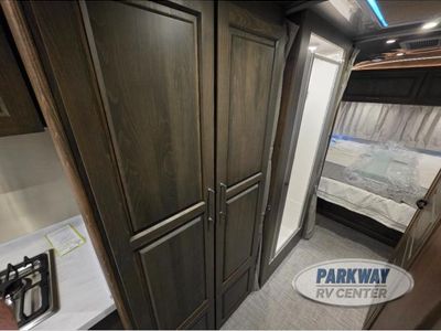 2024 Airstream Classic - Photo 22