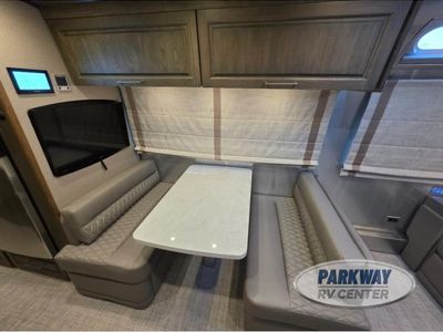 2024 Airstream Classic - Photo 17