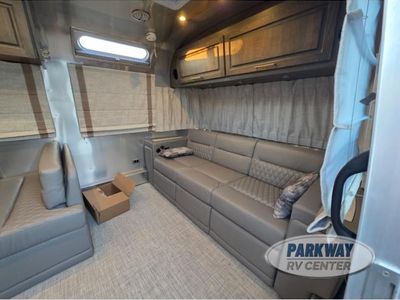 2024 Airstream Classic - Photo 12