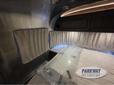 2024 Airstream Classic - Photo 32