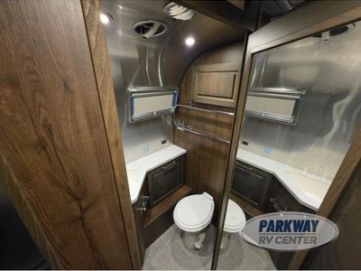 2024 Airstream Classic - Photo 26