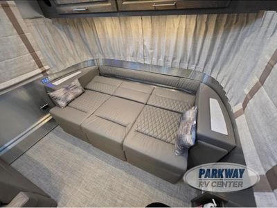 2024 Airstream Classic - Photo 15