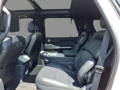 2027 Lincoln Navigator — detail view